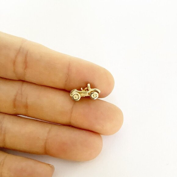 Vintage 3D Tie Tack Antique Car Small Figural Signed Sarah Coventry Silver Tone - Picture 2 of 6